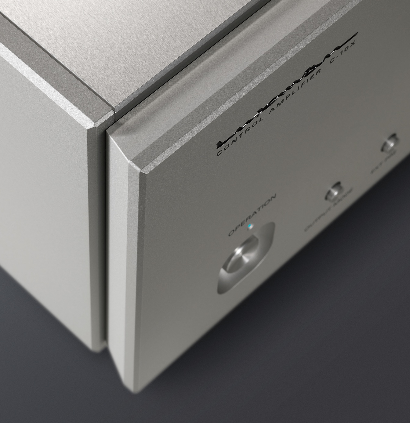 luxman-c10-x-krawedz-obudowy krawędź obudowy przedwzmacniacza Luxman C-10X