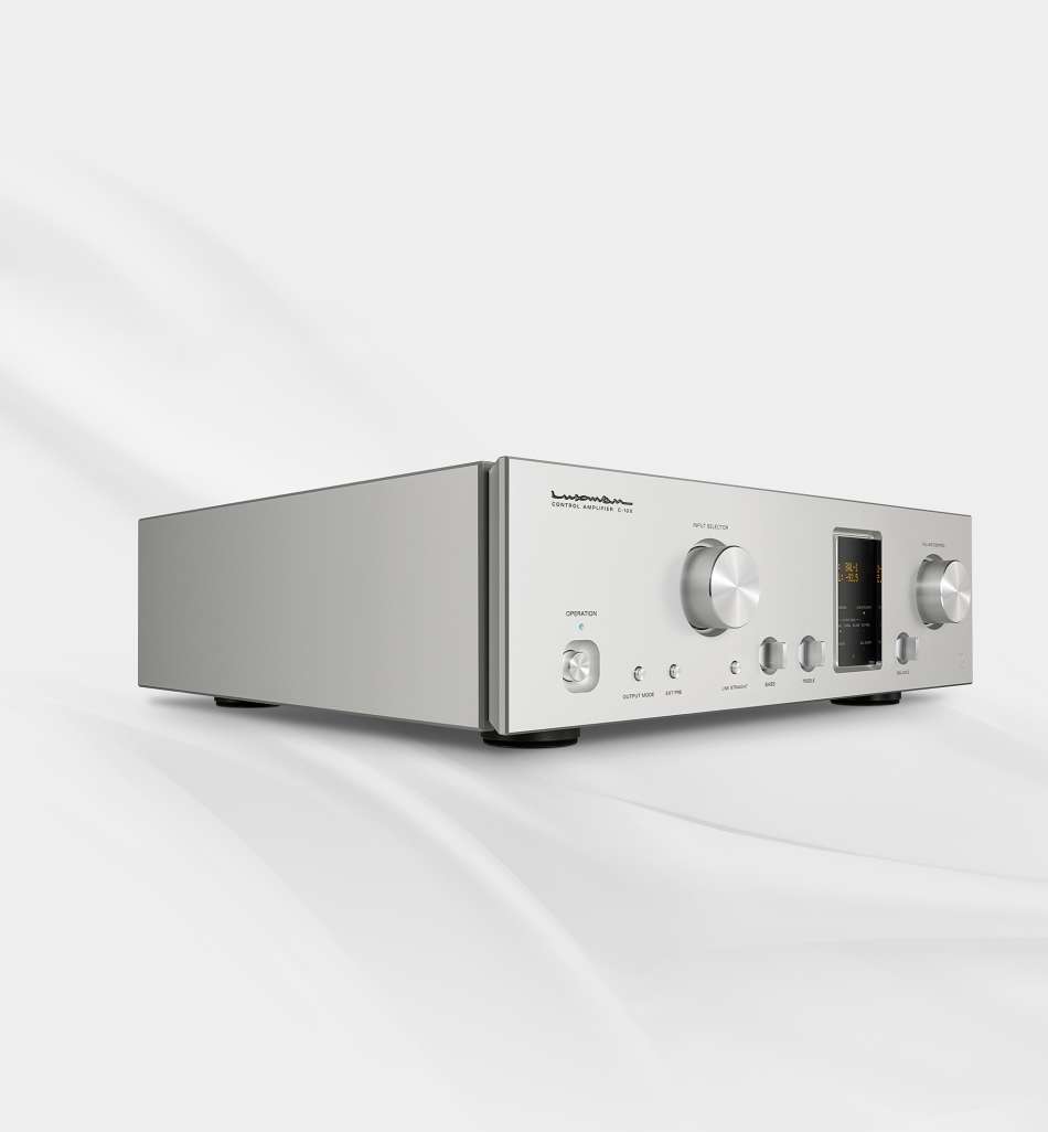 luxman-c10-x-wzornictwo przedwzmacniacz Luxman C10-X widziany od strony przedniej krawędzi